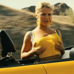 Flashing boobs blonde sexy voiture